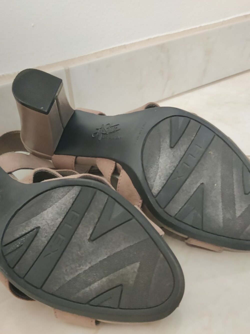 LifeStride Soft System Beige Heeled Sandals - Size 7.5M - Picture 5 of 6